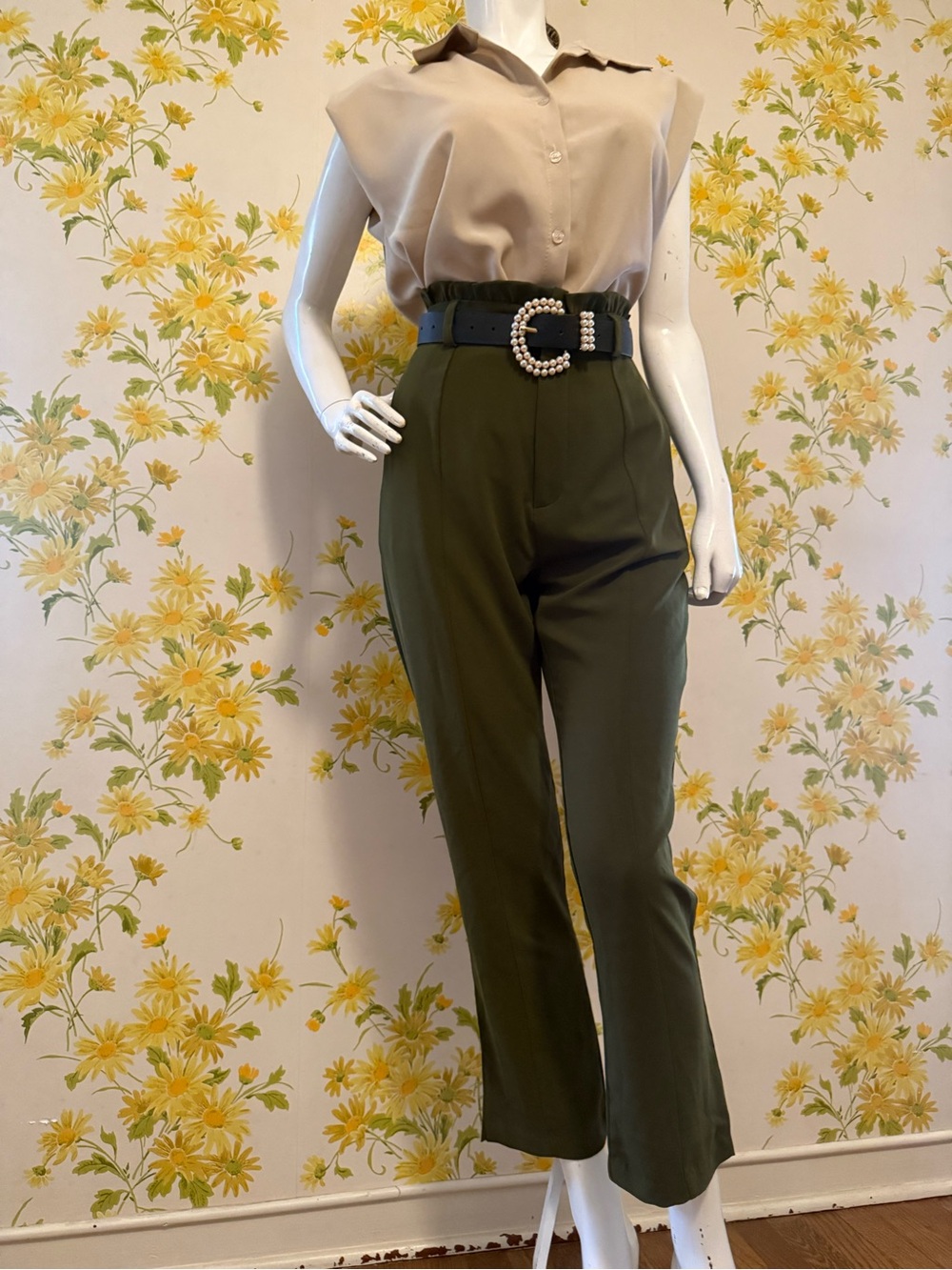 High-Rise Ankle Crop Pants in Olive Green size L